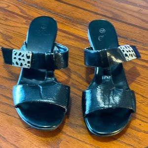 OK women’s platform dress shoes size 7 1/2 W color black w/ leopard style buckle